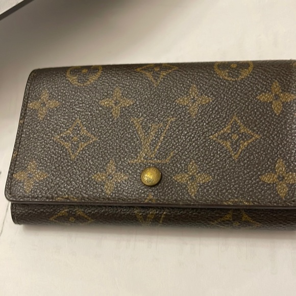 Louis Vuitton Monogram Snap Wallet - Picture 2 of 14
